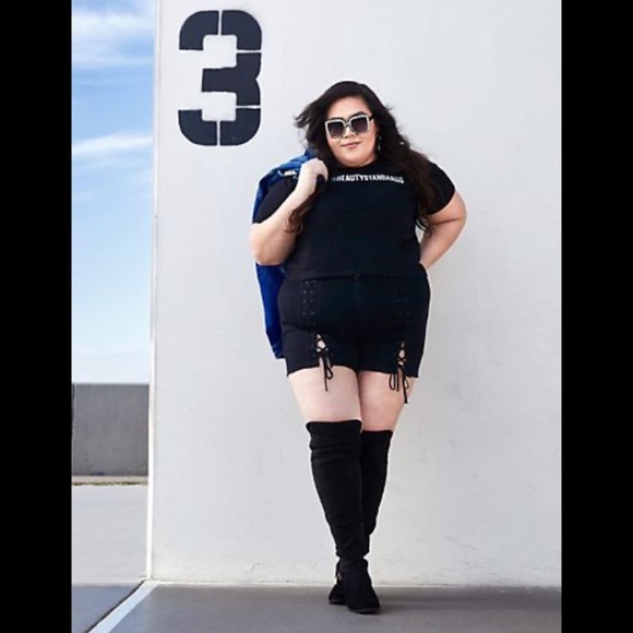 Fashion To Figure Black “EYBS” Graphic Crop Tee 2X - Picture 14 of 16